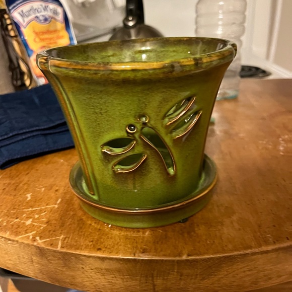 Small pot for plants. Perfect size for small side tables - Picture 2 of 2